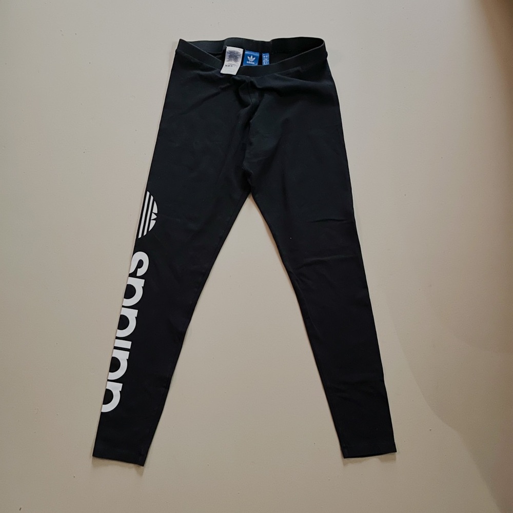 These adidas leggings give you a sleek fit and classic support.